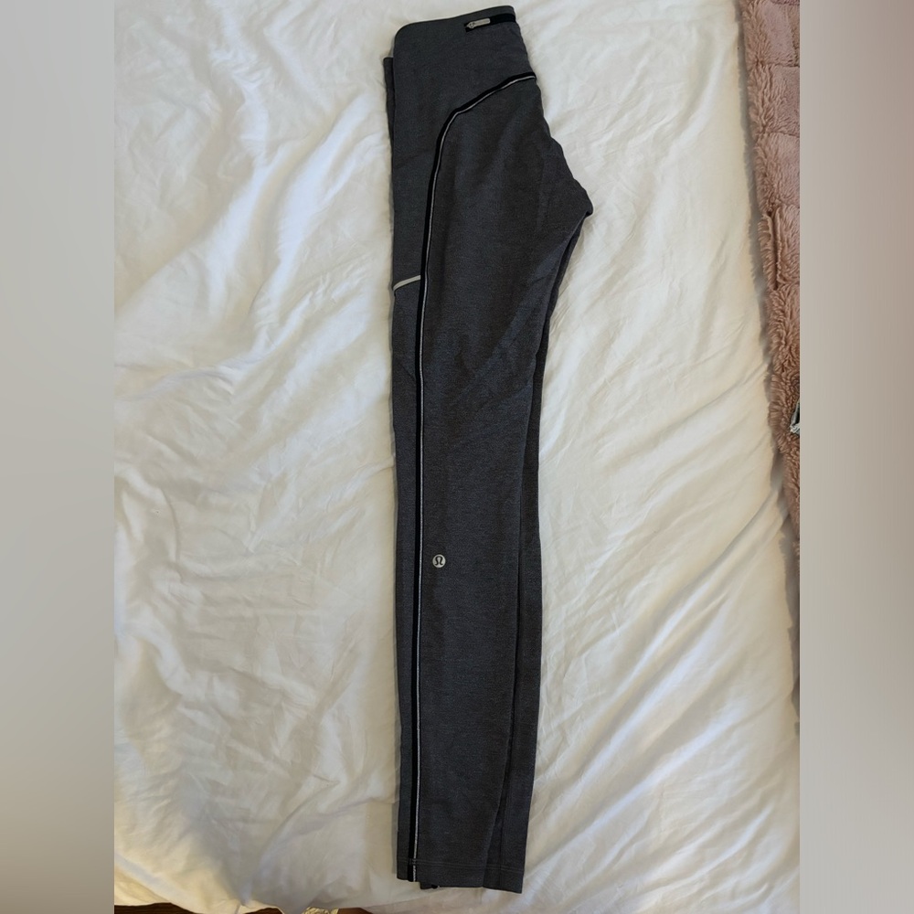 Lululemon size 6 25” inseam grey leggings - Picture 4 of 5